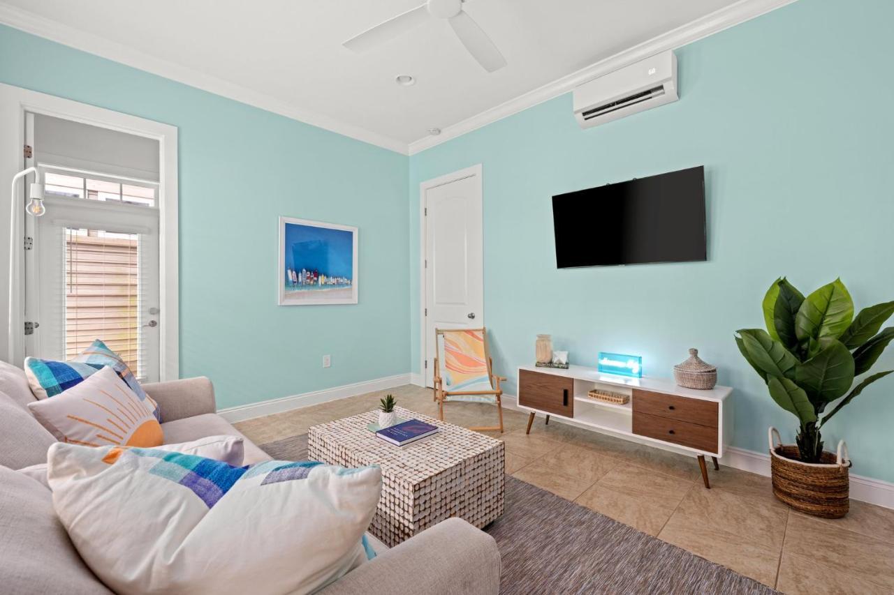 Crescent Moon Palace - A Luxury Home With Pool, Parking, Just Steps To The Beach 파나마 시티 외부 사진
