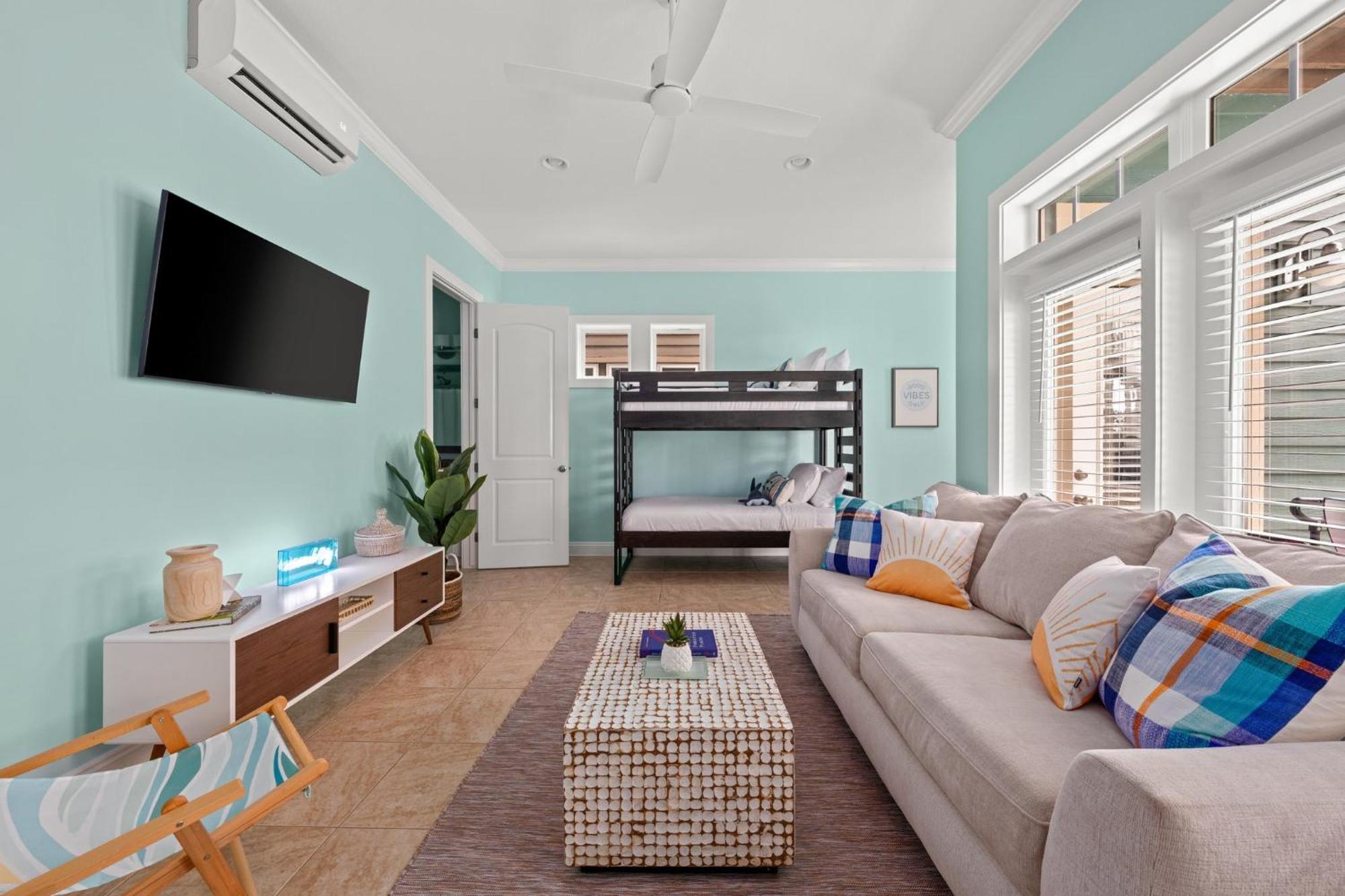 Crescent Moon Palace - A Luxury Home With Pool, Parking, Just Steps To The Beach 파나마 시티 외부 사진